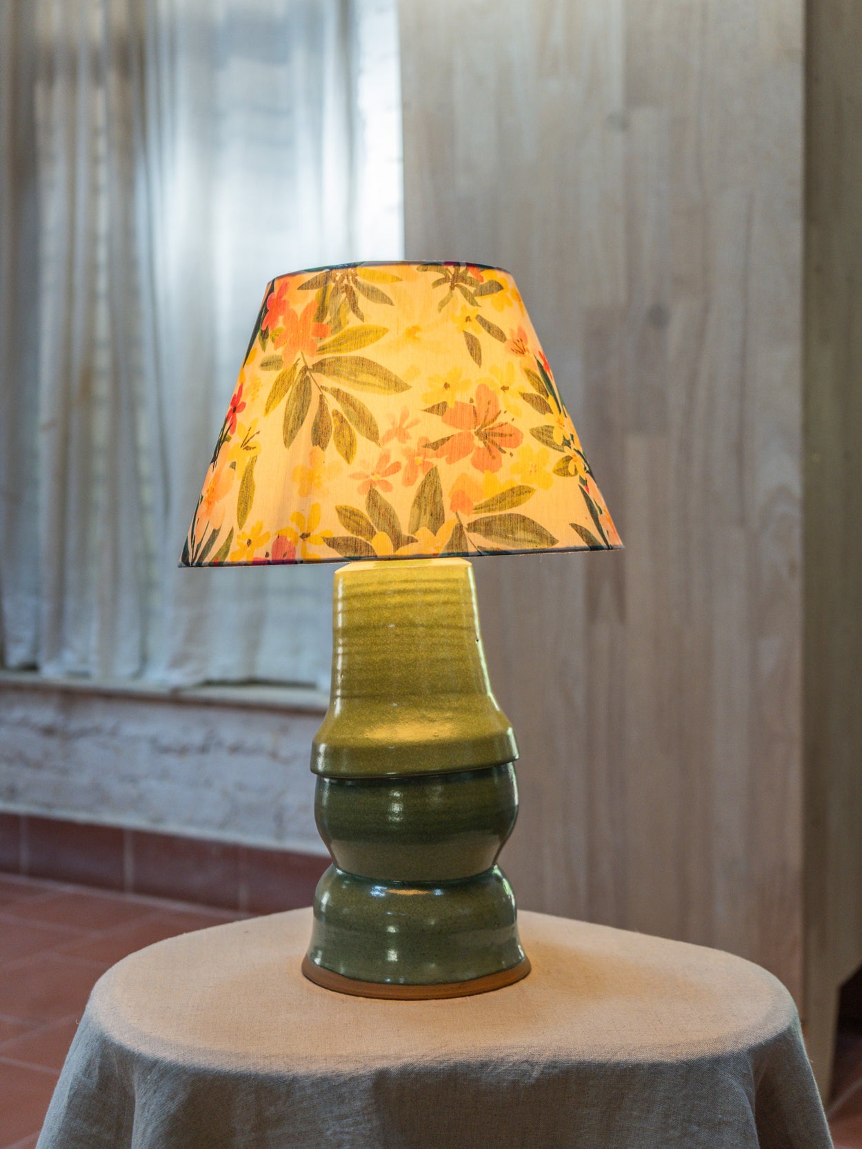 Parakeet Table Lamp